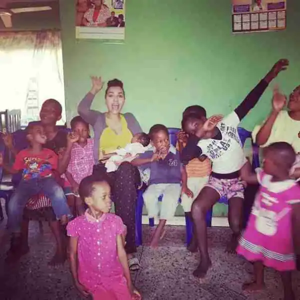  Iara Oshiomhole Visits Orphanage Home In Edo